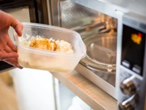 Perché non utilizzare il microonde per riscaldare il caffè? Ecco la risposta